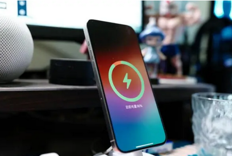 扬中苹果15换屏服务分享用什么充电器给iPhone15充电更好 